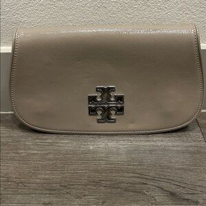 Tory Burch Britton Taupe/Grey Patent Leather Clutch without Strap
